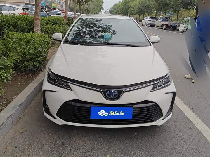 Фото 2 - Toyota Corolla