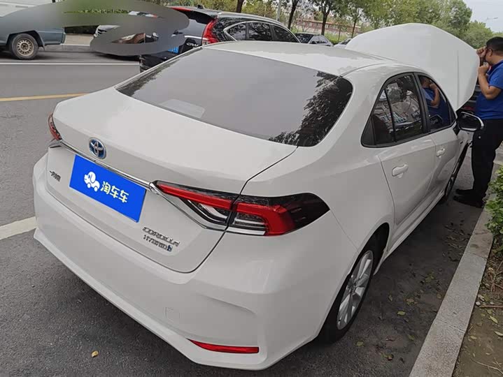 Фото 3 - Toyota Corolla