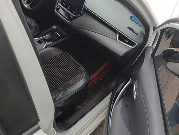 Фото 8 - Toyota Corolla