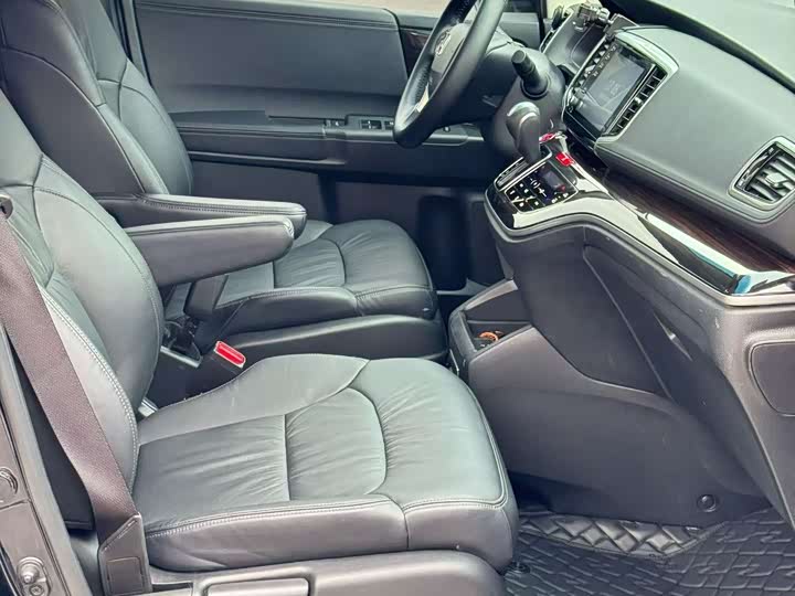 Фото 8 - Honda Odyssey