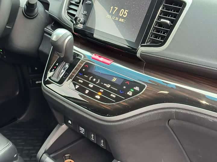 Фото 9 - Honda Odyssey