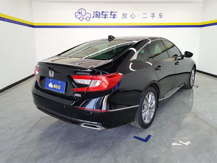 Фото 3 - Honda Accord