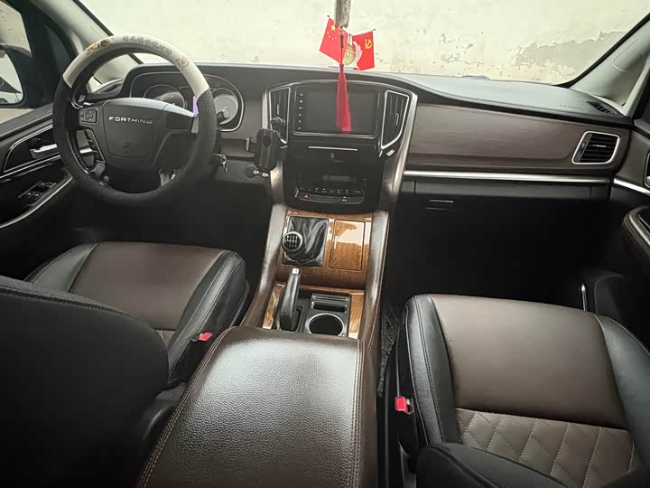 Фото 7 - Dongfeng Forthing M7