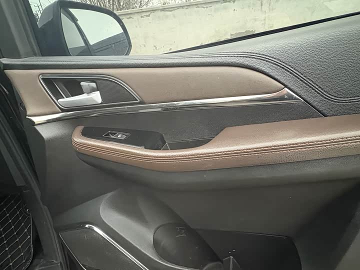 Фото 8 - Dongfeng Forthing M7