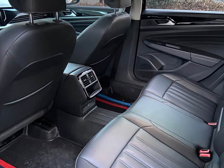 Фото 7 - Volkswagen Passat