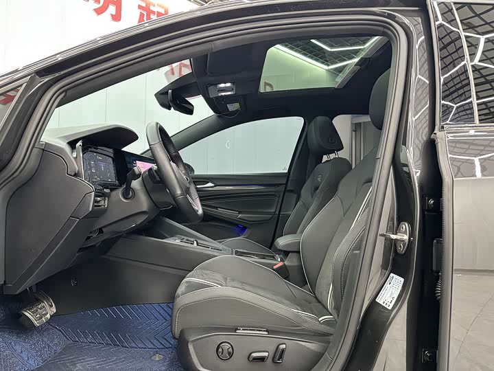 Фото 4 - Volkswagen Golf