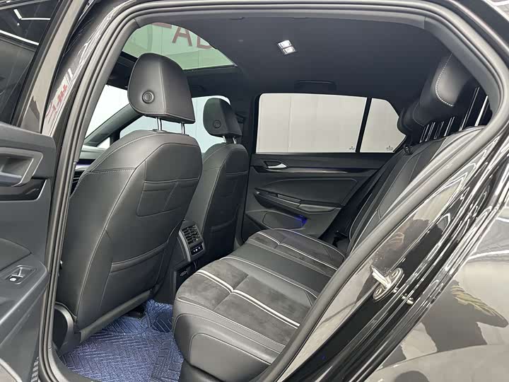 Фото 5 - Volkswagen Golf