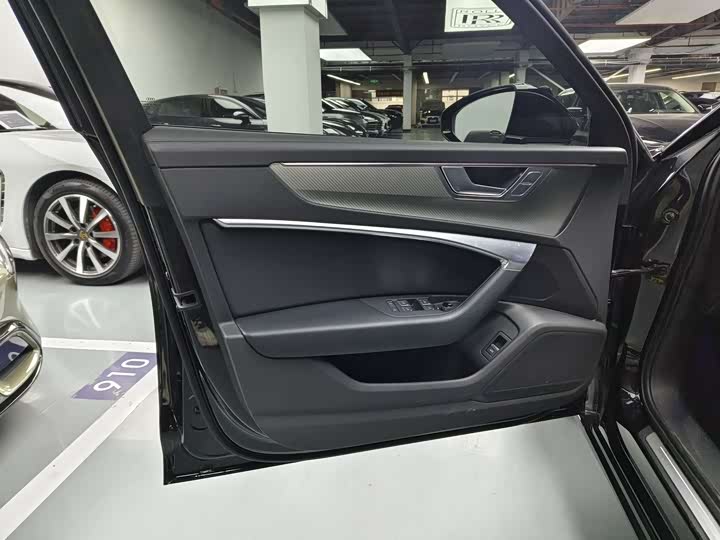 Фото 5 - Audi A6L