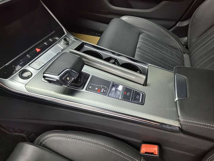 Фото 6 - Audi A6L