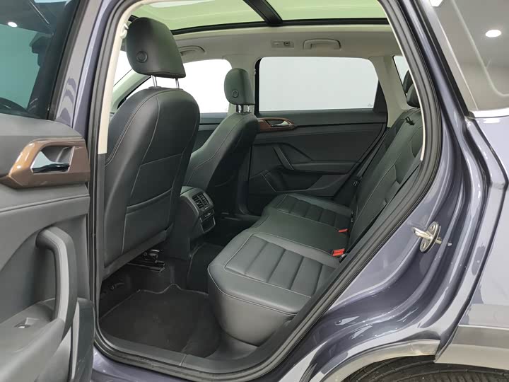 Фото 9 - Volkswagen Tharu