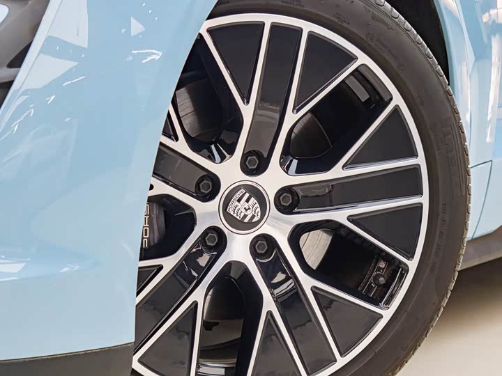 Фото 8 - Porsche Taycan