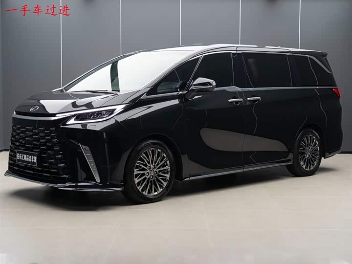 Фото 1 - Lexus LM