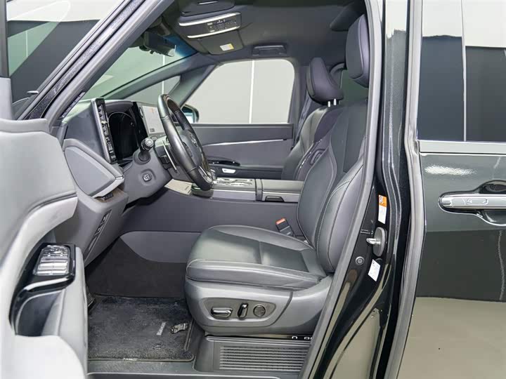 Фото 8 - Lexus LM