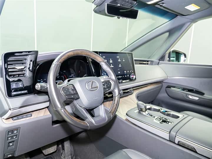 Фото 9 - Lexus LM