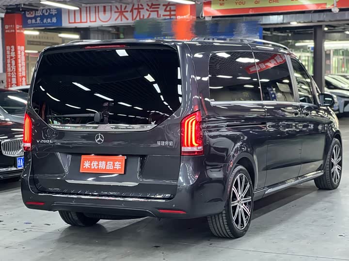 Фото 7 - Mercedes-Benz V-Class