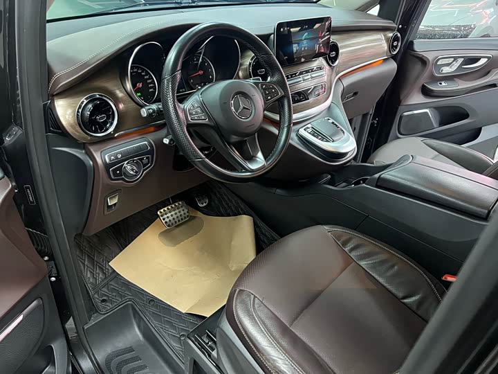Фото 8 - Mercedes-Benz V-Class