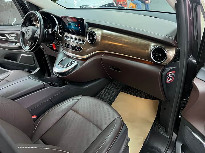 Фото 9 - Mercedes-Benz V-Class