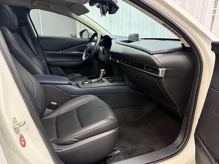 Фото 7 - Mazda CX-30