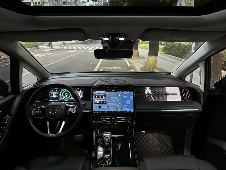 Фото 2 - GAC Trumpchi M8