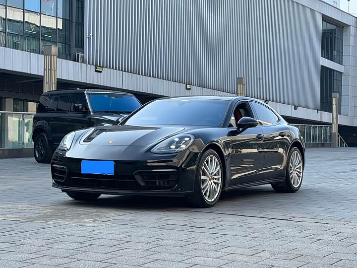 Фото 1 - Porsche Panamera