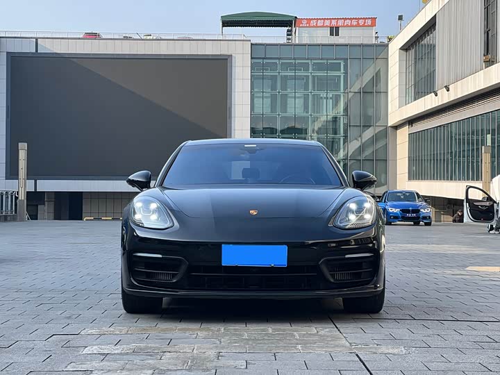 Фото 2 - Porsche Panamera