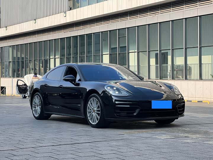 Фото 3 - Porsche Panamera