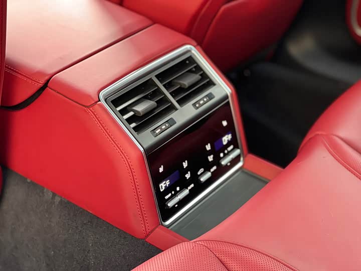 Фото 8 - Porsche Panamera