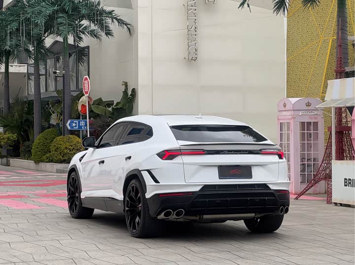 Фото 6 - Lamborghini Urus