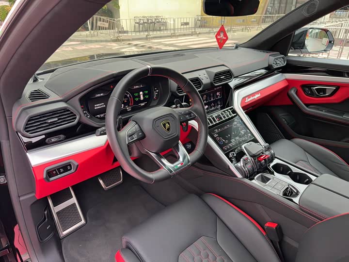 Фото 9 - Lamborghini Urus