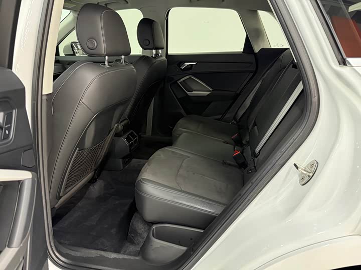 Фото 8 - Audi Q3