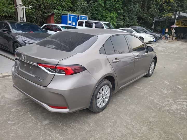 Фото 2 - Toyota Corolla