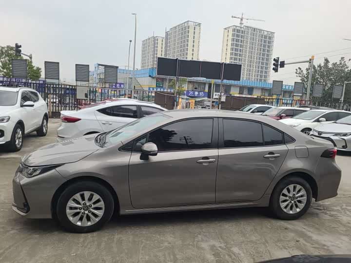 Фото 7 - Toyota Corolla