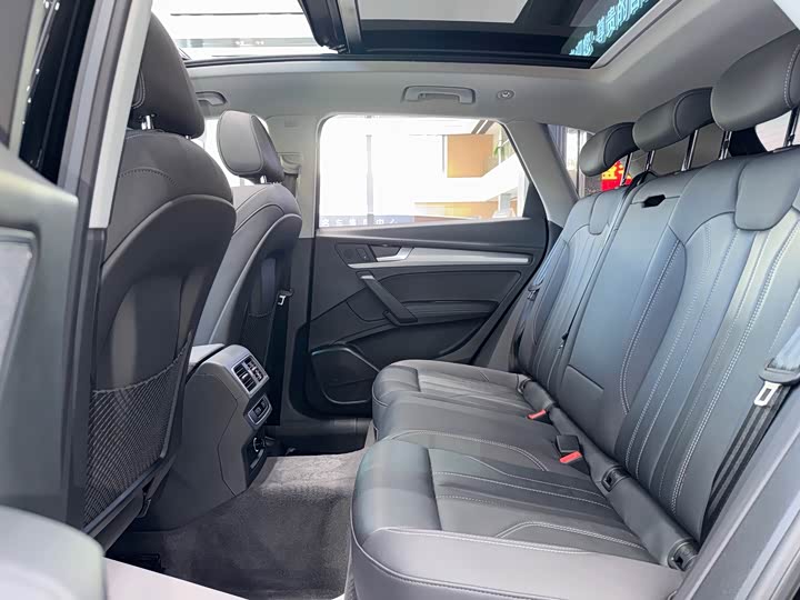 Фото 4 - Audi Q5L