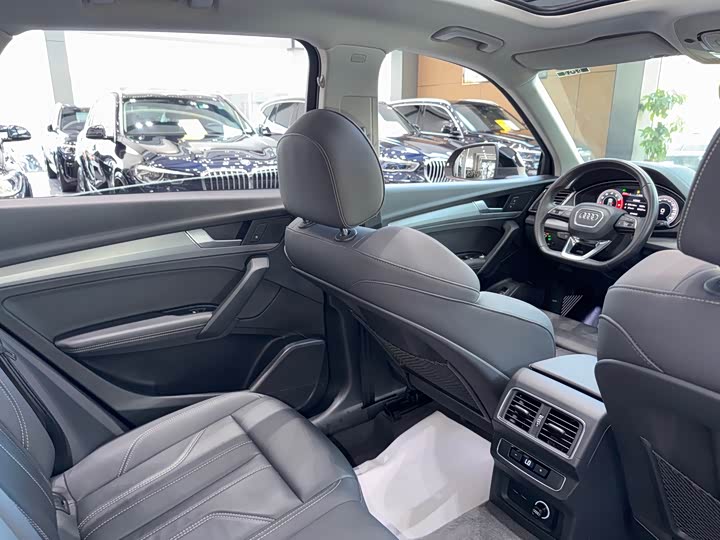 Фото 5 - Audi Q5L