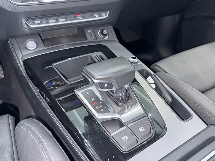 Фото 8 - Audi Q5L