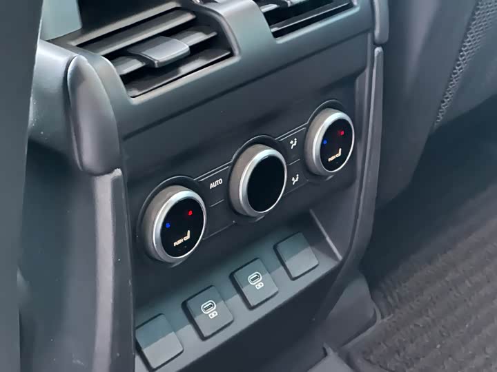 Фото 7 - Land Rover Defender