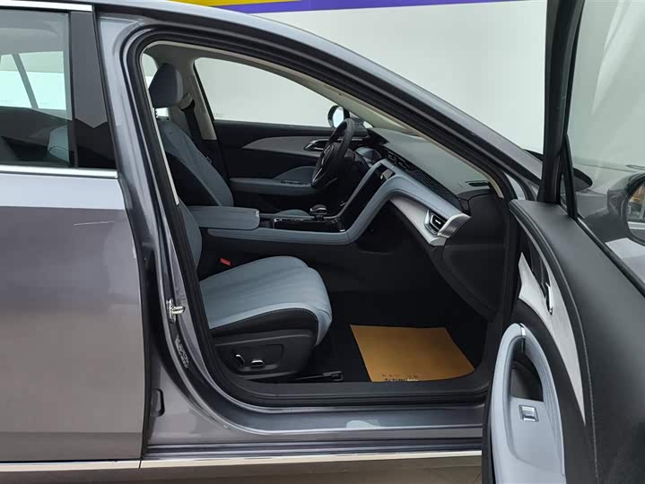 Фото 8 - Hongqi H5 Hybrid