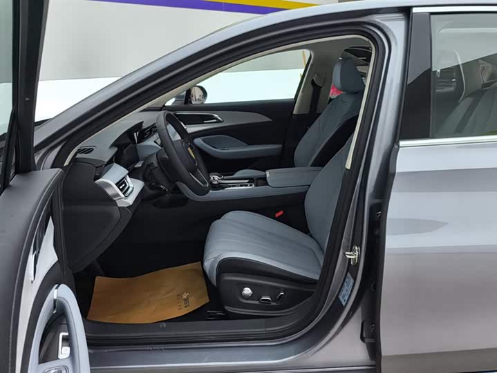 Фото 9 - Hongqi H5 Hybrid