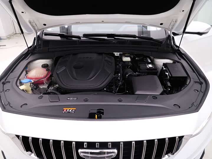 Фото 2 - Geely Preface