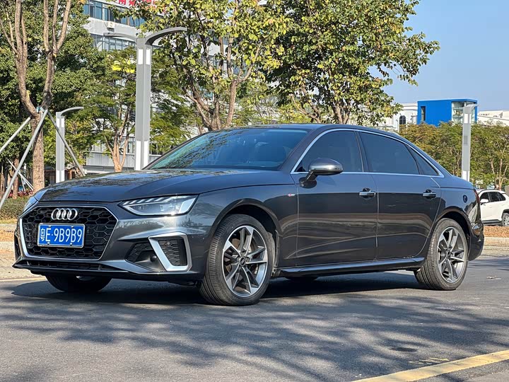 Фото 1 - Audi A4L