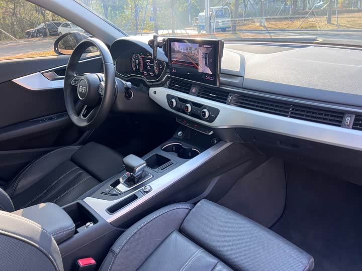 Фото 9 - Audi A4L