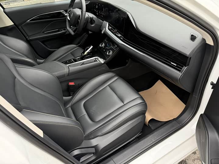 Фото 5 - Bestune B70