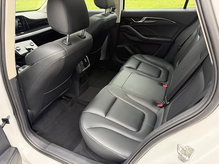 Фото 6 - Bestune B70