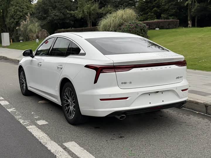 Фото 7 - Bestune B70