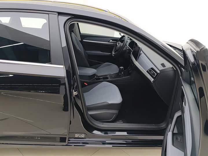 Фото 8 - Volkswagen Lavida