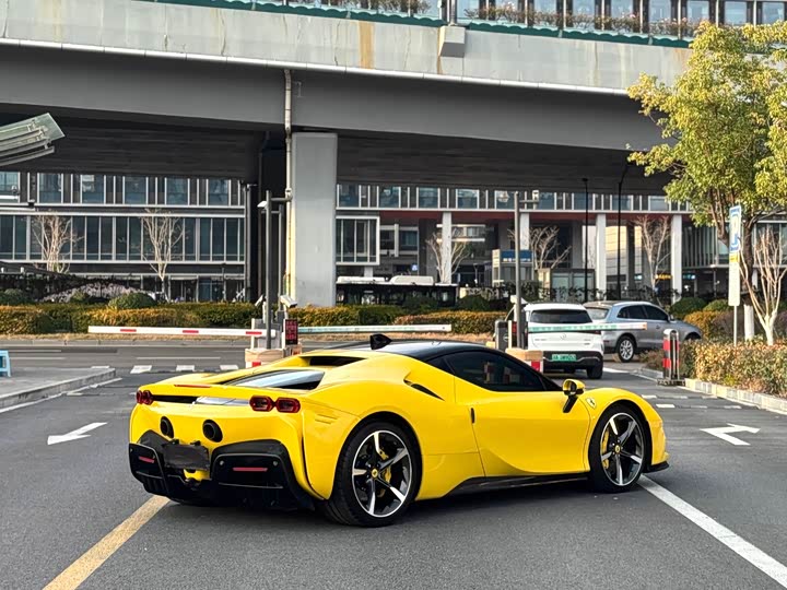 Фото 9 - Ferrari SF90