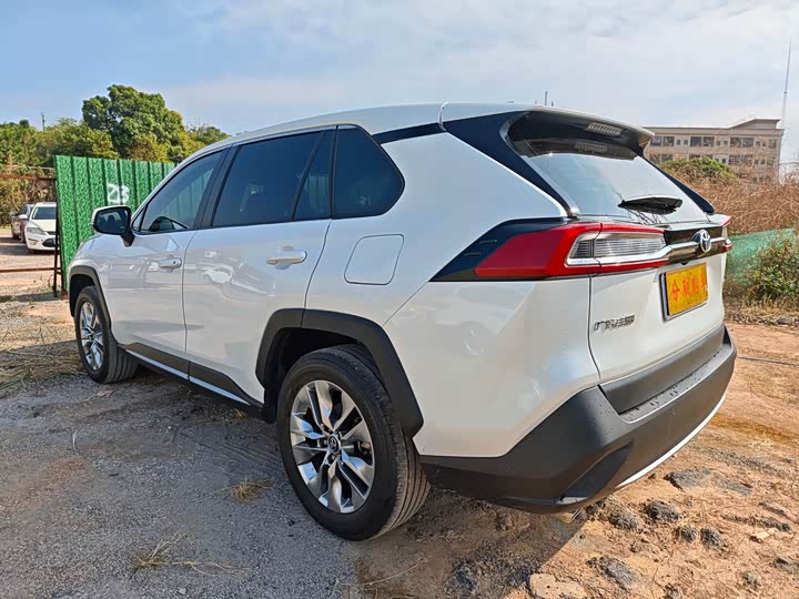 Фото 6 - Toyota Wildlander