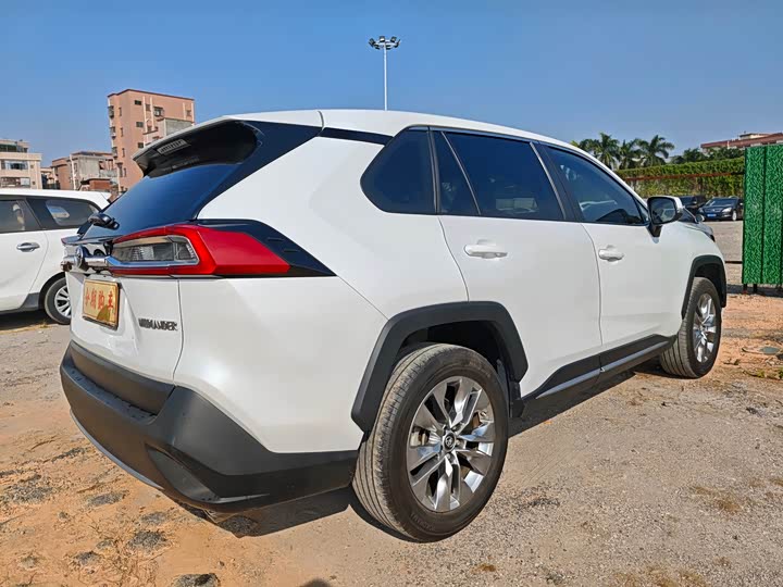 Фото 7 - Toyota Wildlander