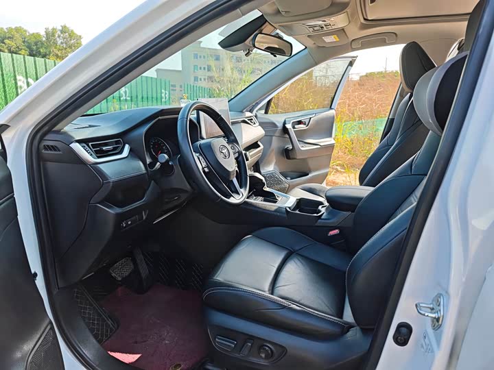 Фото 8 - Toyota Wildlander