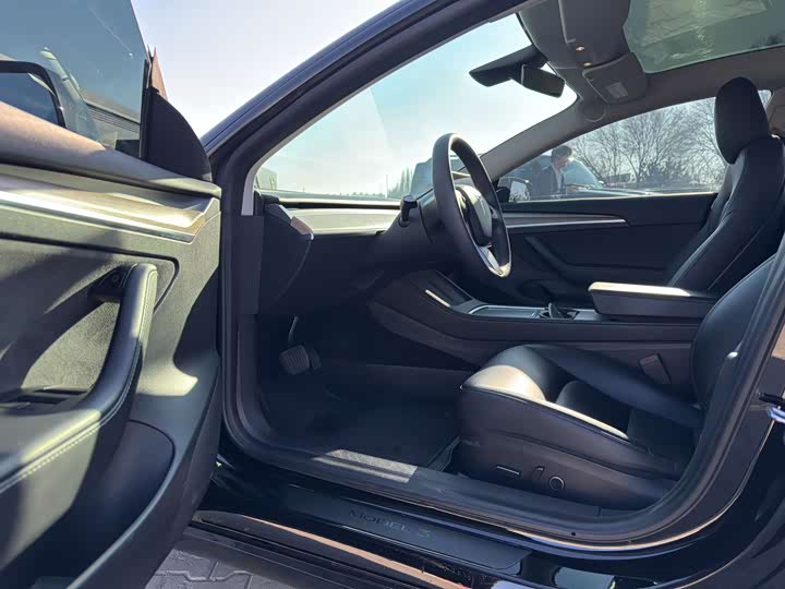 Фото 8 - Tesla Model 3